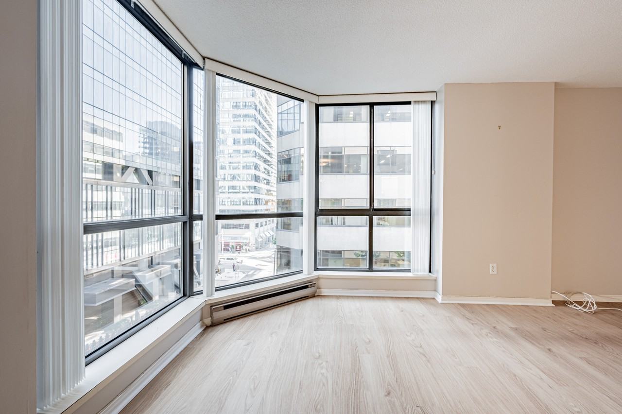 280 Simcoe Street - Photo 3 of 19