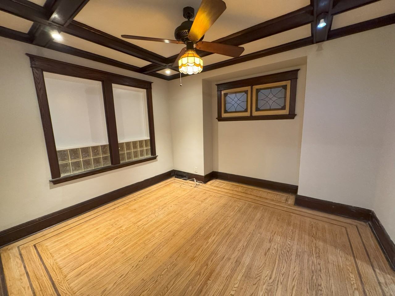 203 Fairleigh Avenue South - Photo 2 of 8