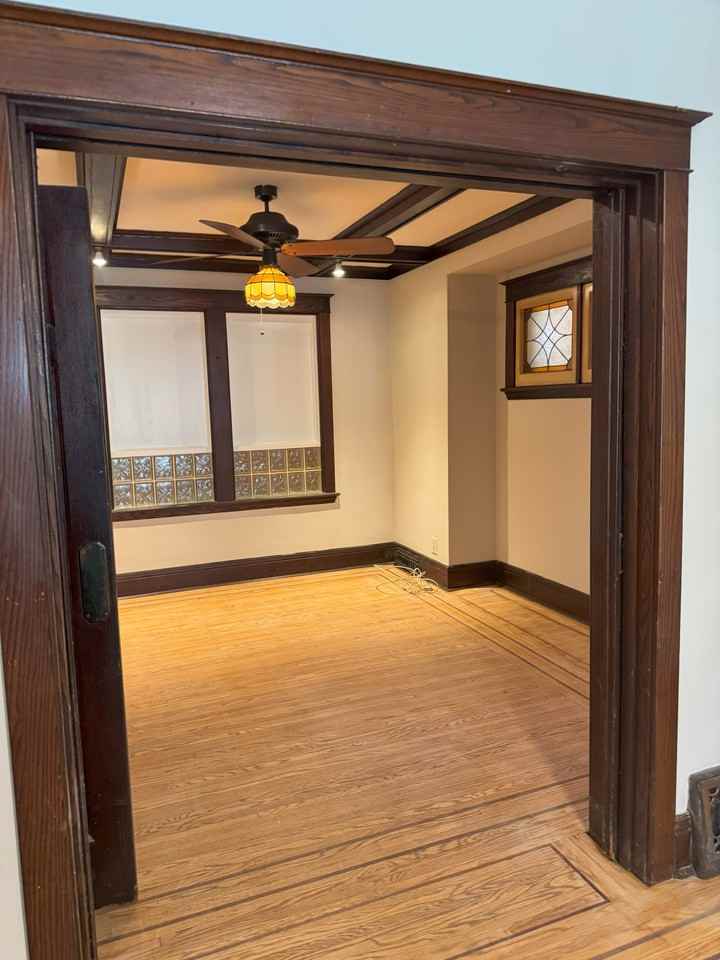 203 Fairleigh Avenue South - Photo 3 of 8