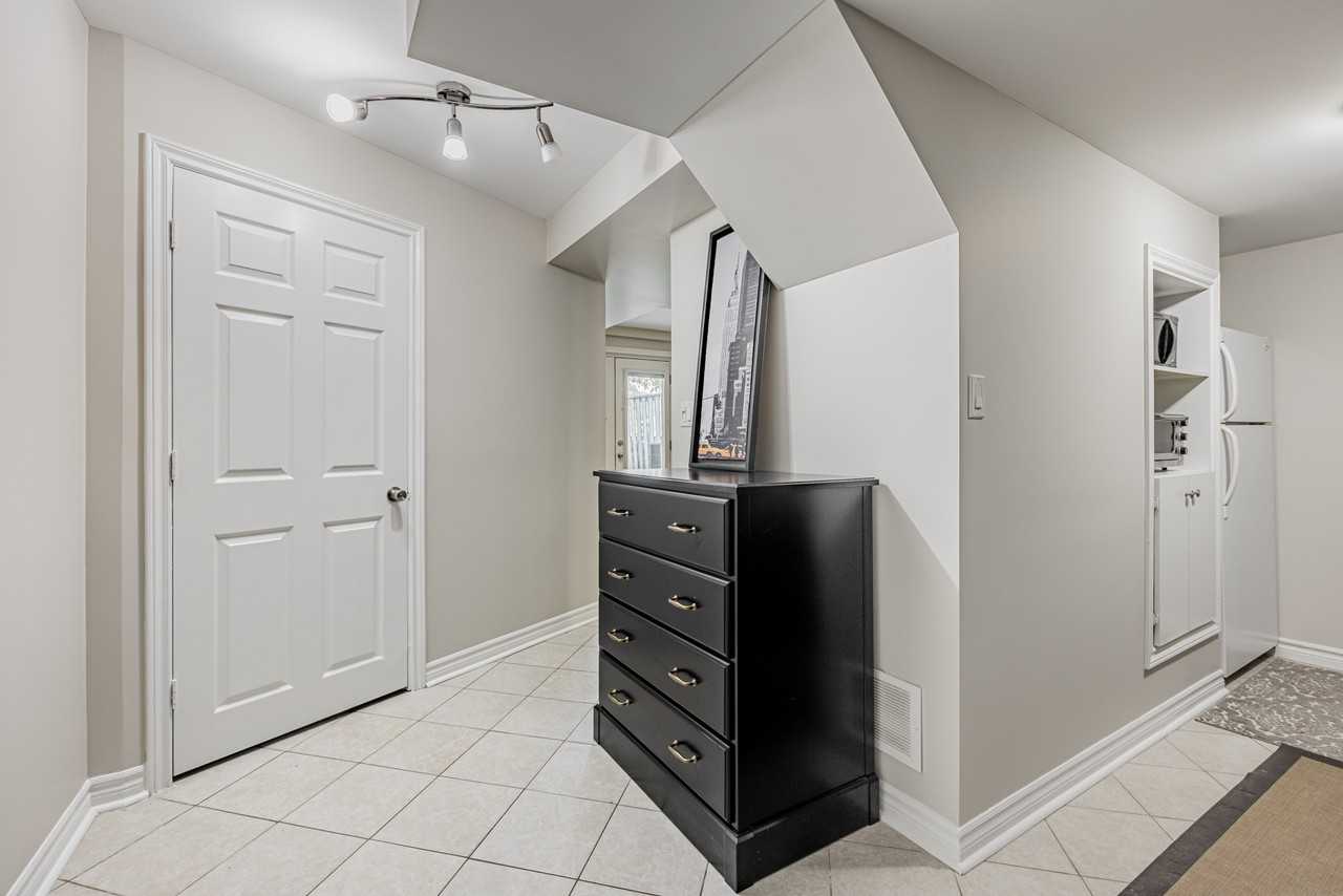 97 Piperbrook Crescent - Photo 3 of 11