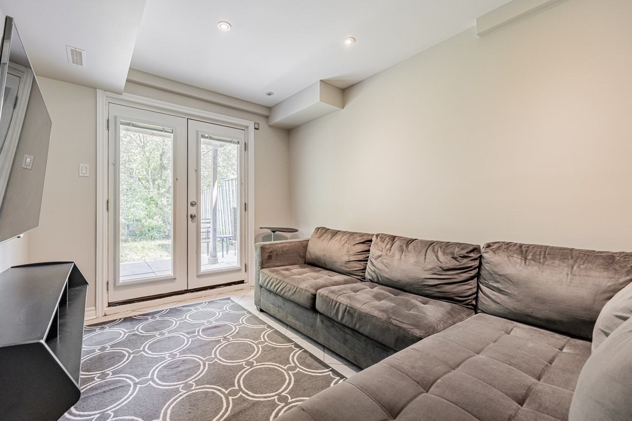 97 Piperbrook Crescent - Photo 4 of 11