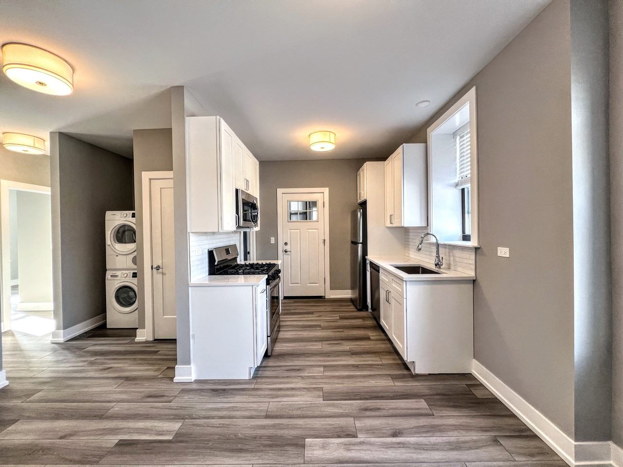 3941 N Janssen Ave #E3 - Photo 4 of 6