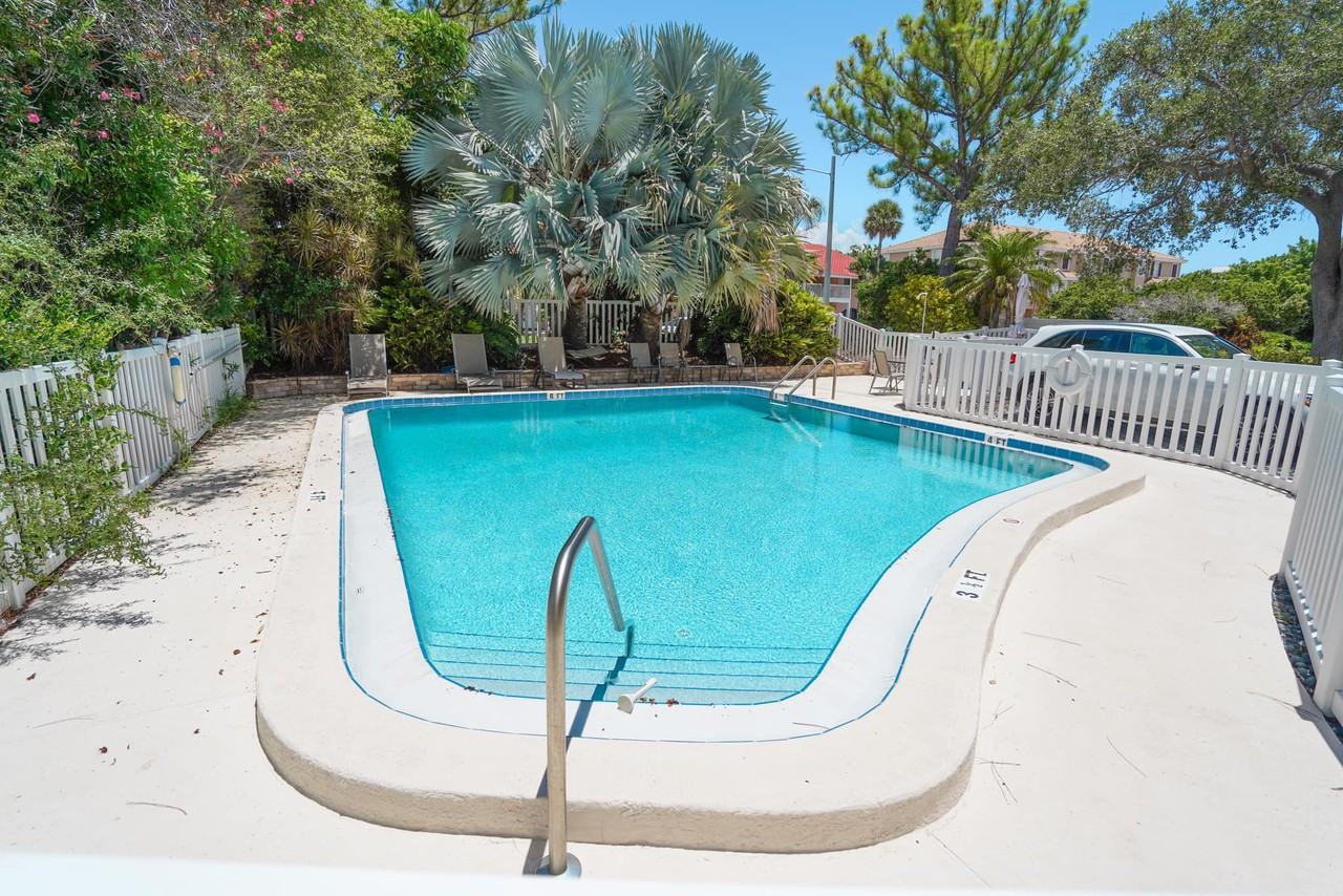 370 8th Ave N #8 - Photo 3 of 49