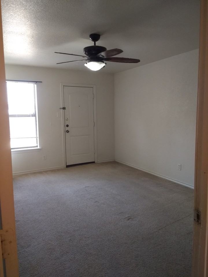 8124 Doreen Ave - Photo 7 of 9
