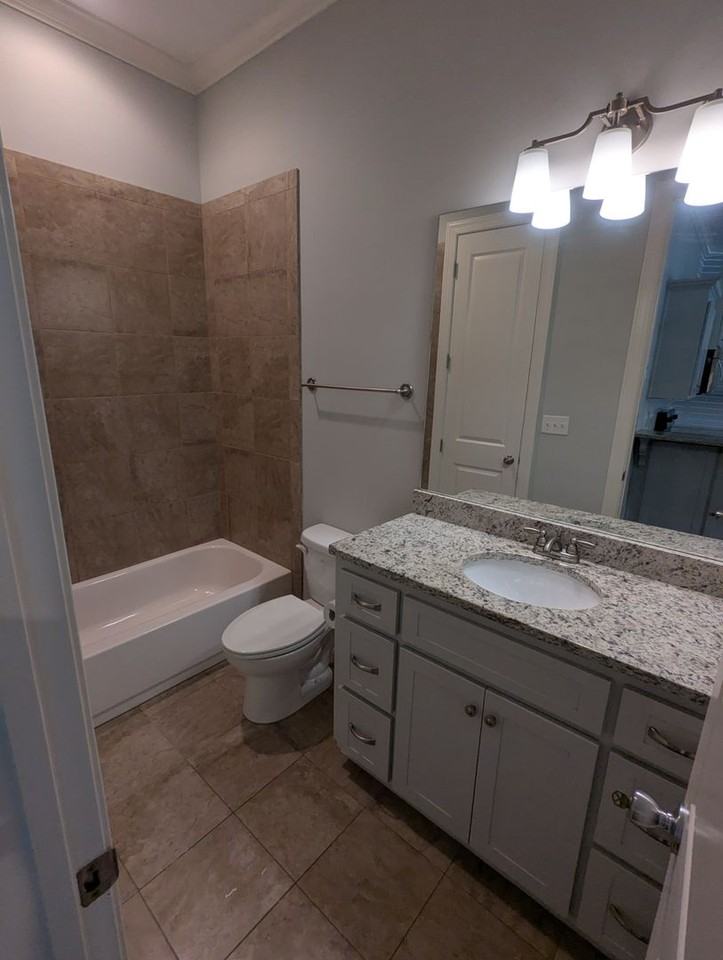 2136 8th St - Photo 3 of 9