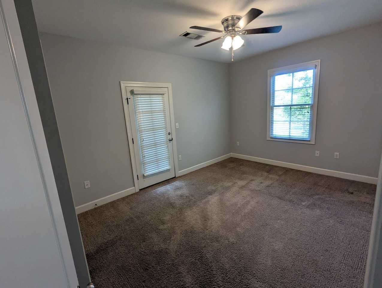 2136 8th St - Photo 4 of 9