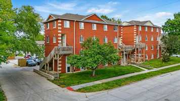 featured image of 422 Bowery St