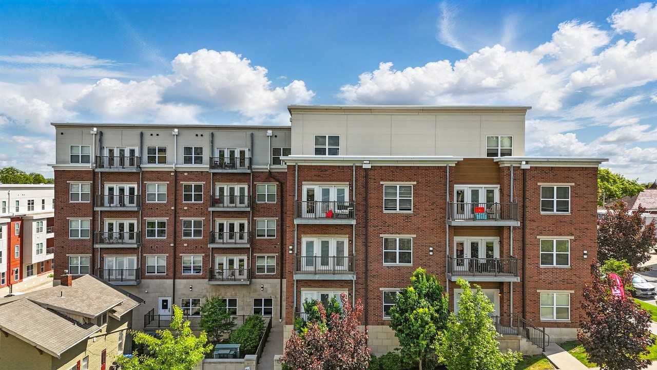 DPI602 - Dubuque Street Condos - Photo 4 of 31