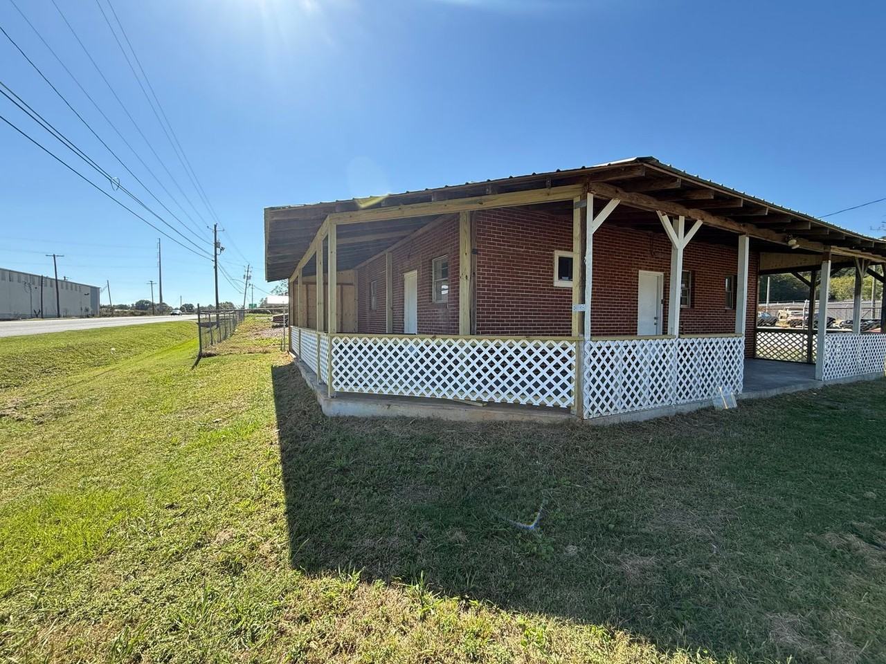 602 Adamson Rd - Photo 2 of 12