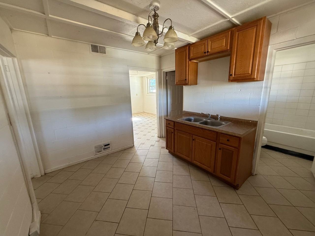 602 Adamson Rd - Photo 3 of 12
