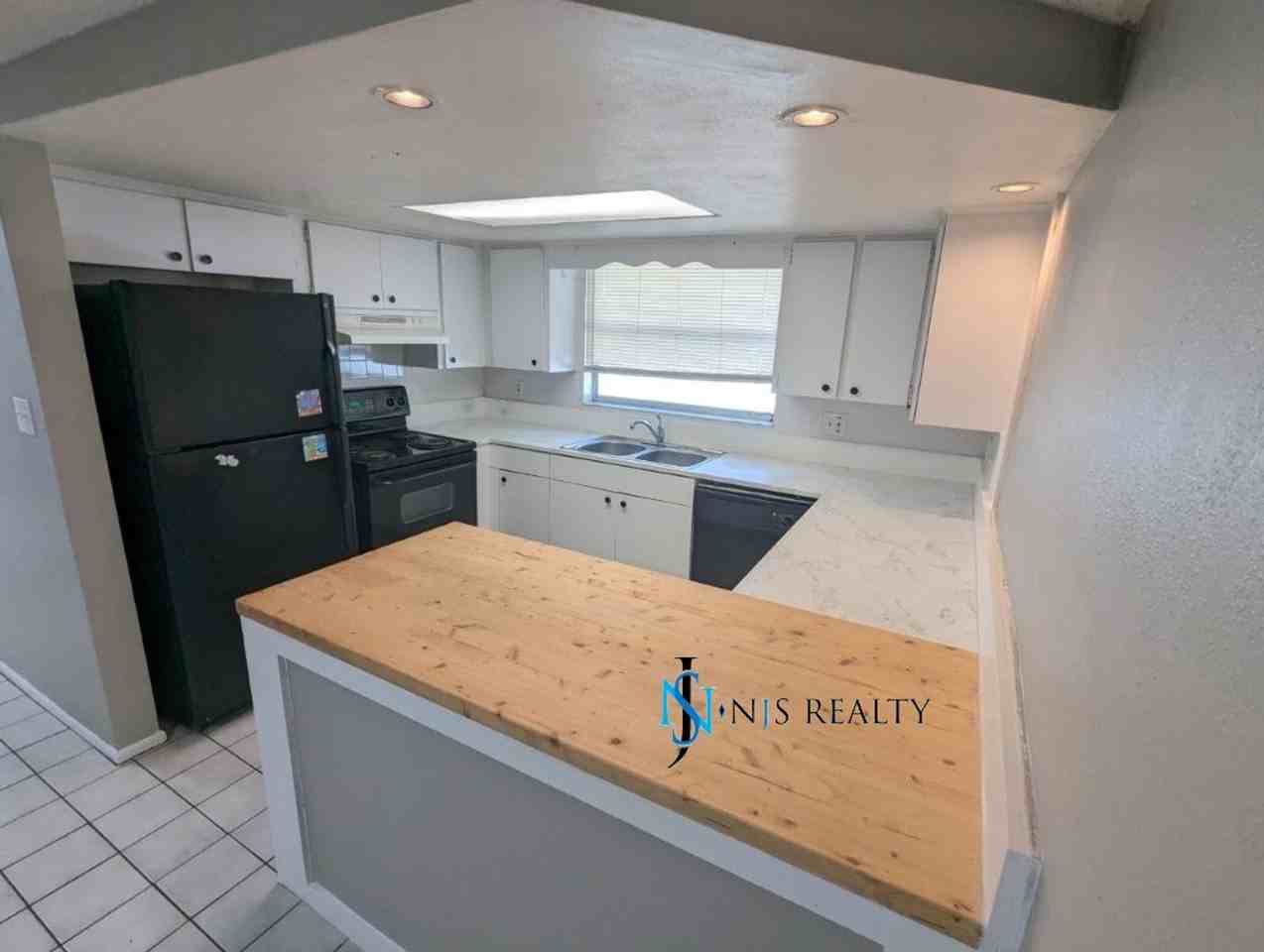 7501 San Moritz Dr - Photo 4 of 21
