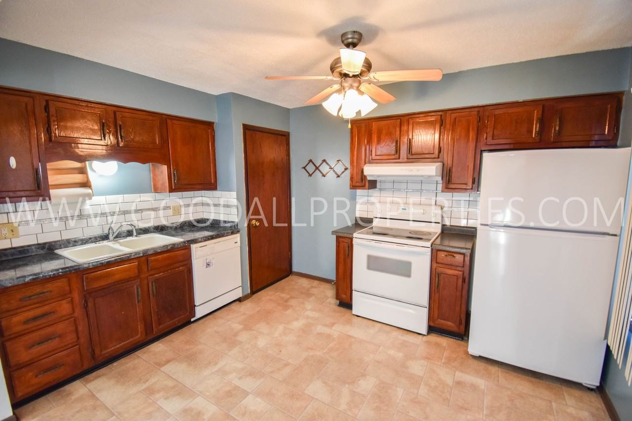 3419 Merle Hay Rd - Photo 2 of 14