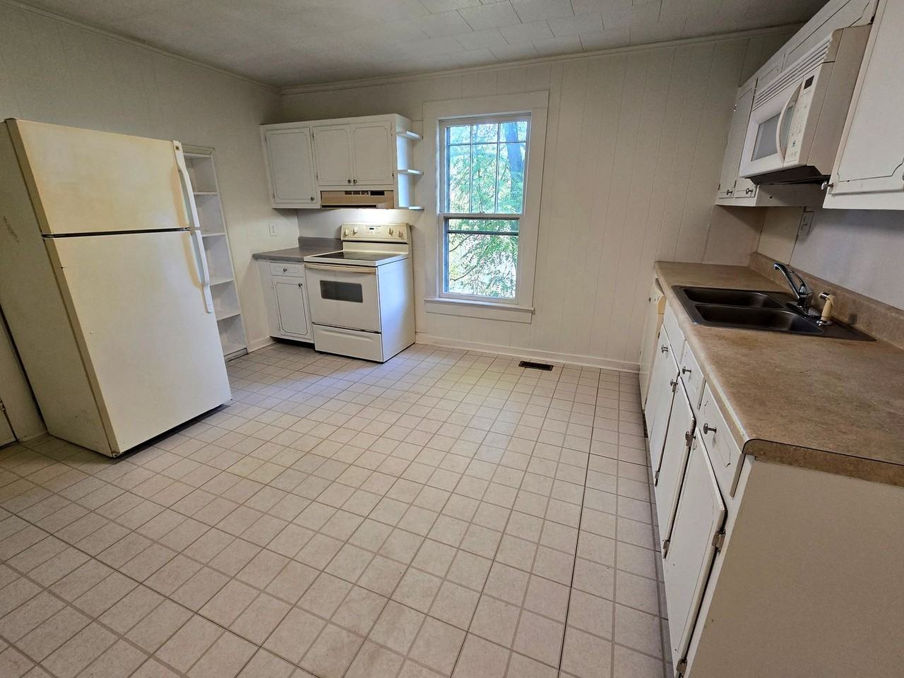 1202 Grandview Pl Nw - Photo 4 of 11