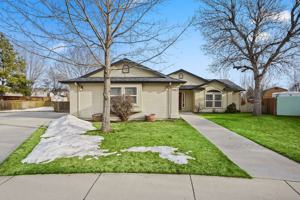 featured image of 2643 E Apricot Ct