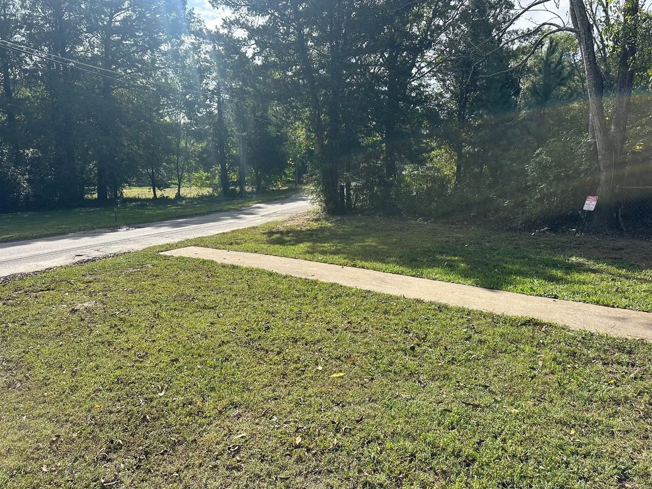 909 Lamb St - Photo 3 of 13