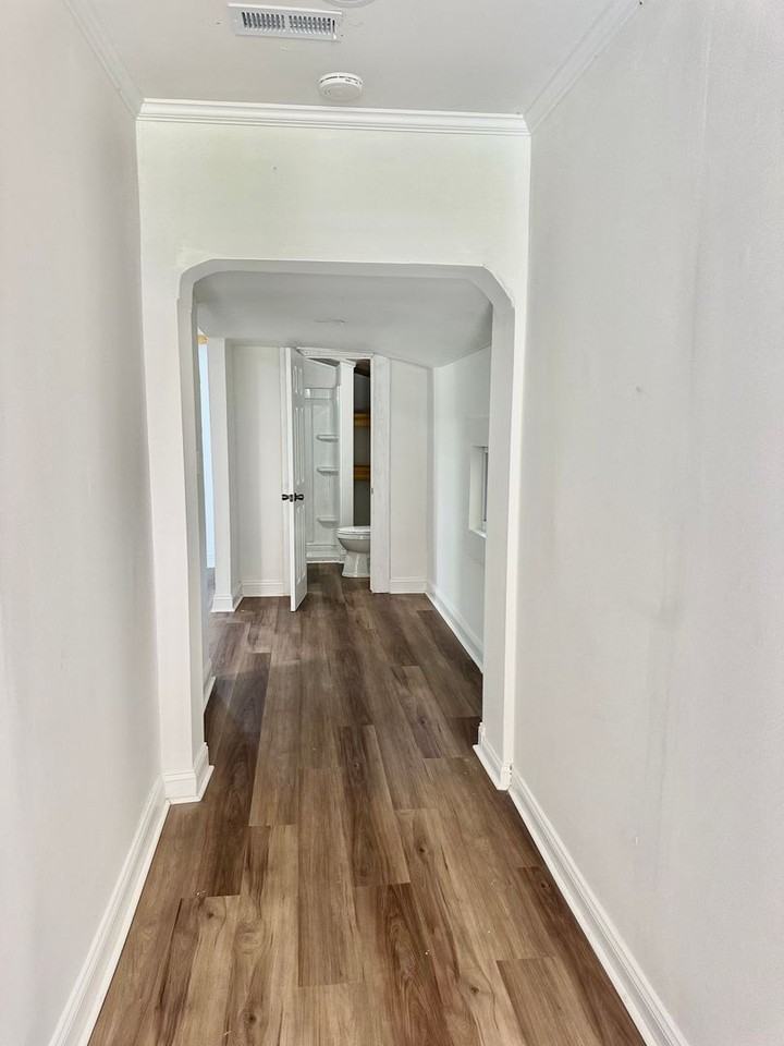 909 Lamb St - Photo 5 of 13