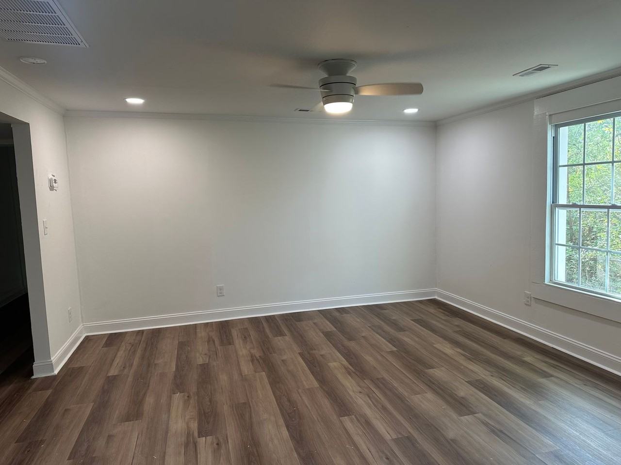 909 Lamb St - Photo 6 of 13