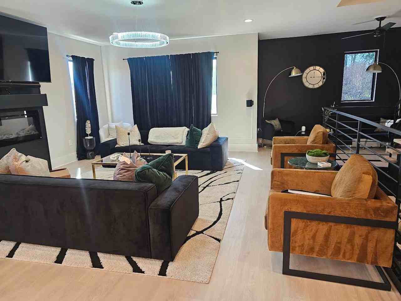 400 E Pontotoc Ave - Photo 2 of 10