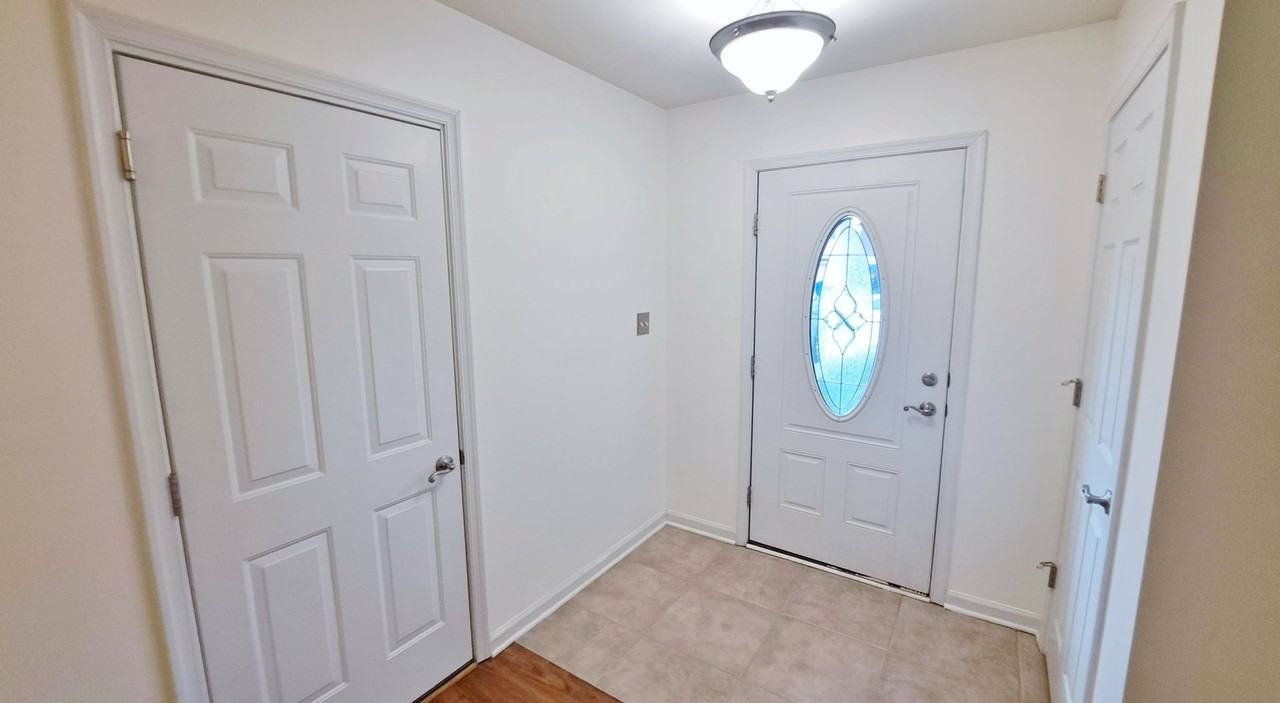 253 N Front St - Photo 3 of 50