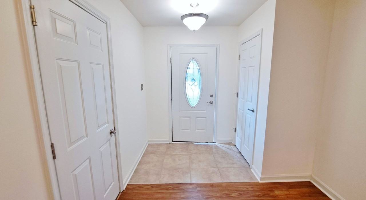 253 N Front St - Photo 4 of 50