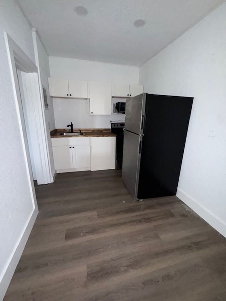 206 W Main St - Photo 3 of 10