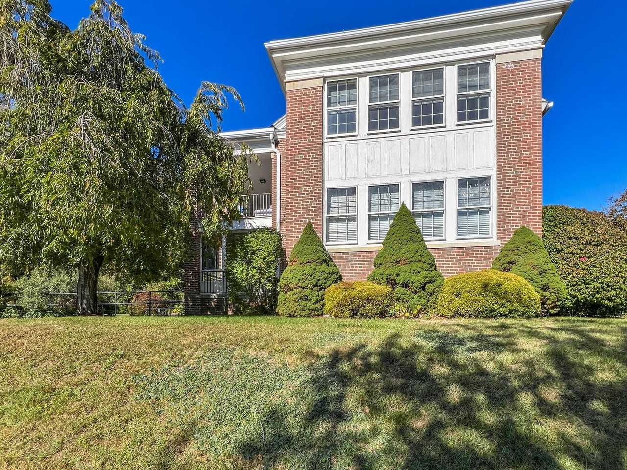 27 Elm Rd - Photo 2 of 24