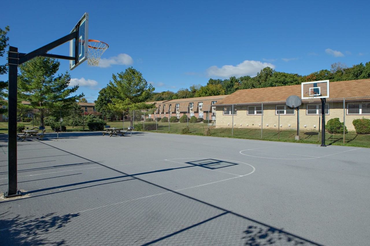 Country Manor Apartments - Photo 6 of 7