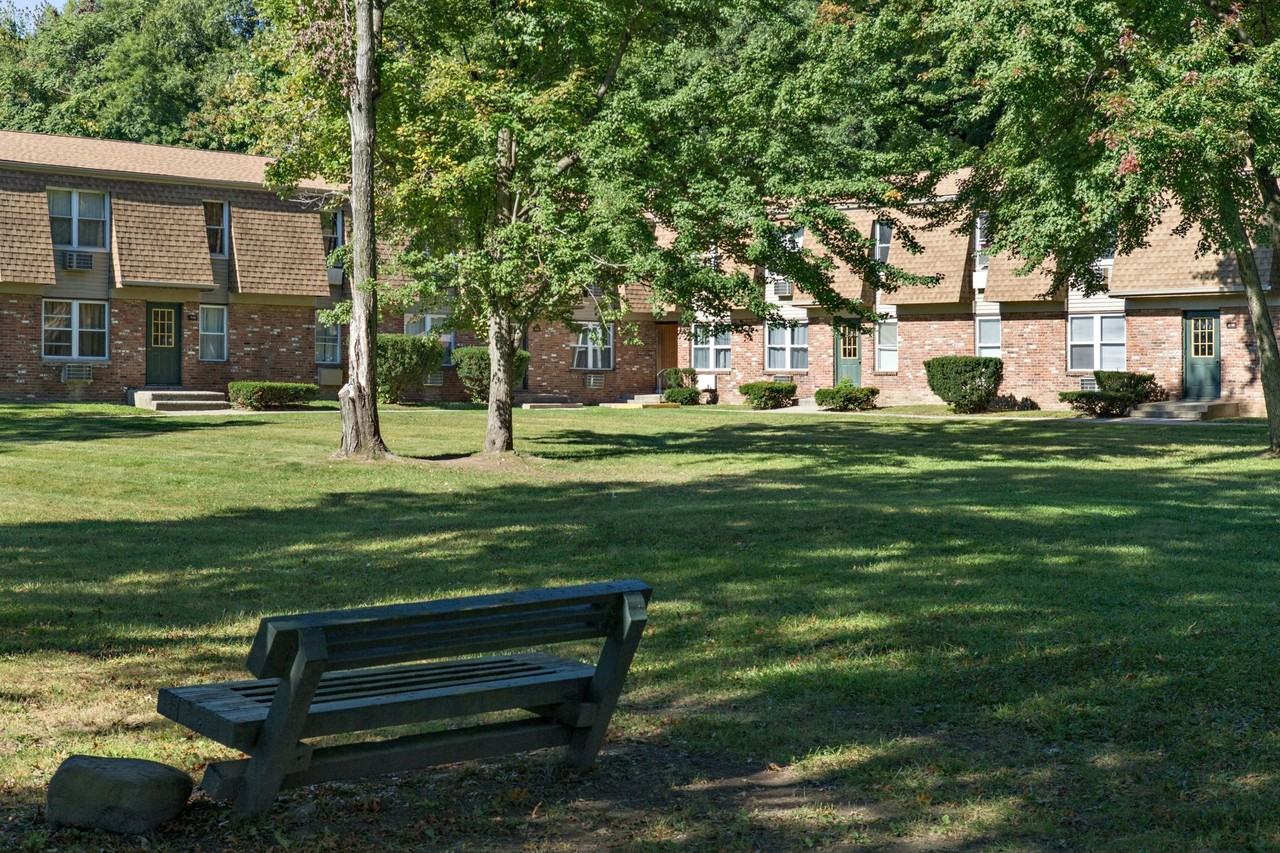 Country Manor Apartments - Photo 7 of 7