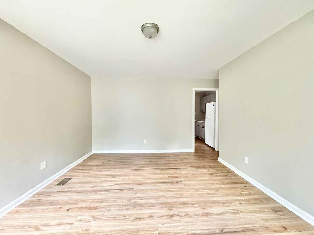 1410 Dorsey St - Photo 2 of 13