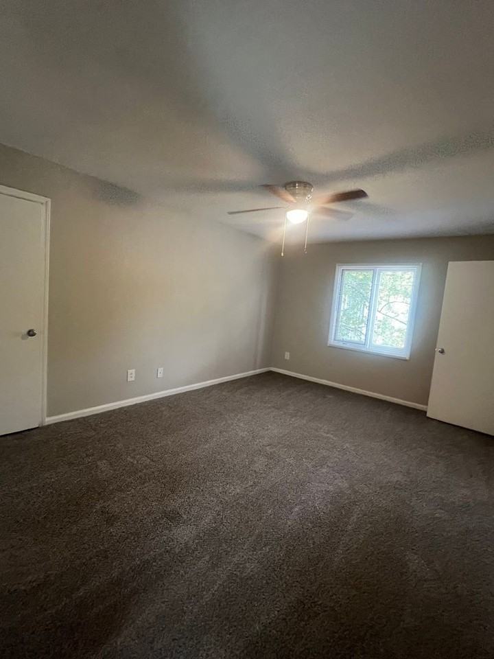 1904 Beechtree Ct #8 - Photo 3 of 6