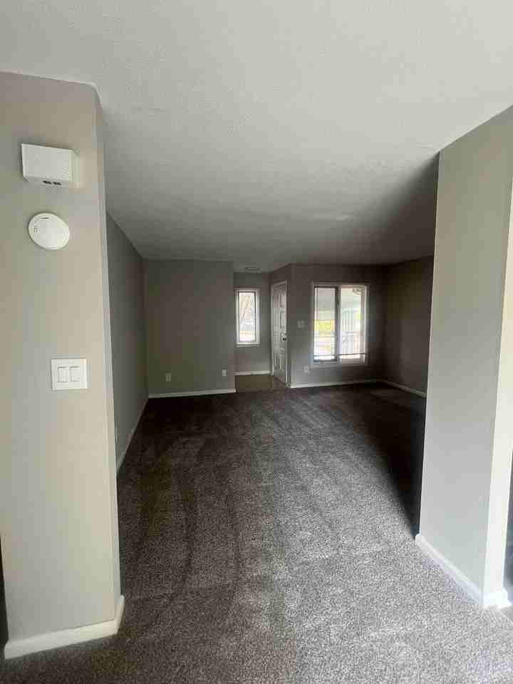 1904 Beechtree Ct #8 - Photo 4 of 6