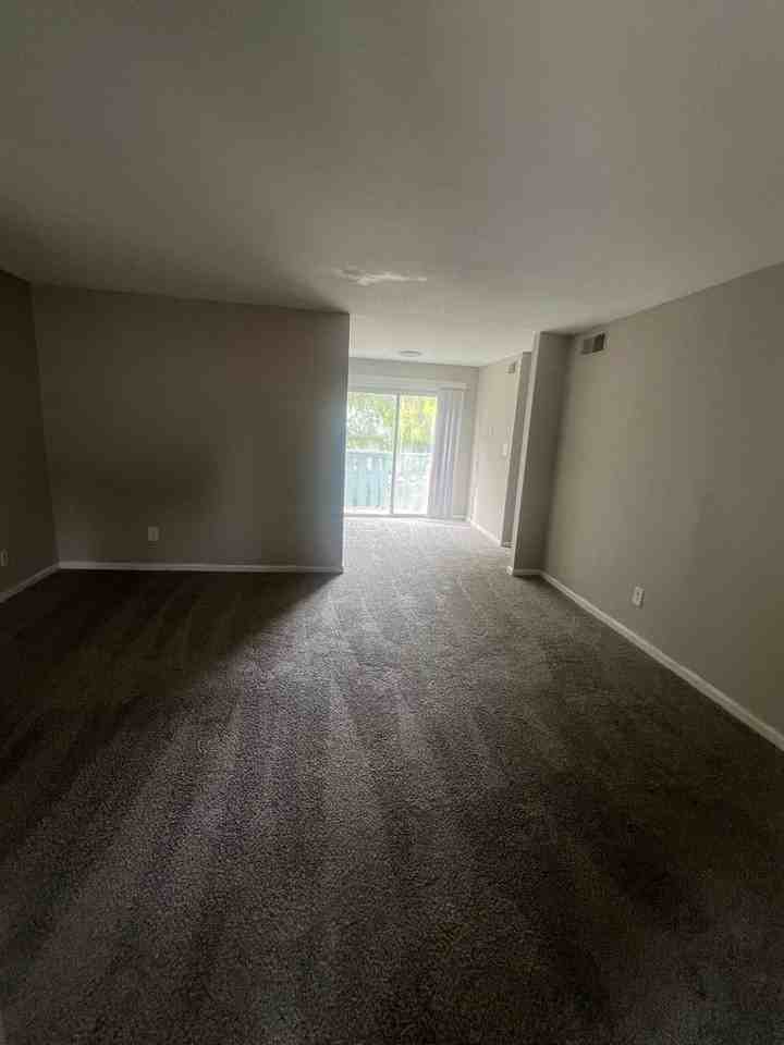 1904 Beechtree Ct #8 - Photo 5 of 6