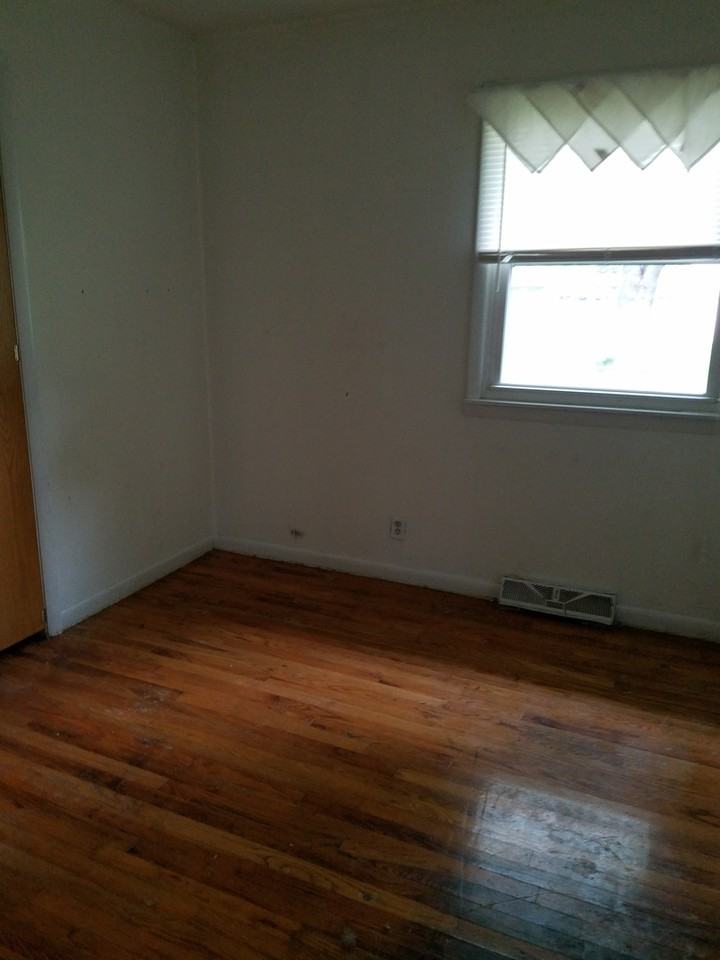 416 S Seymour St - Photo 3 of 18