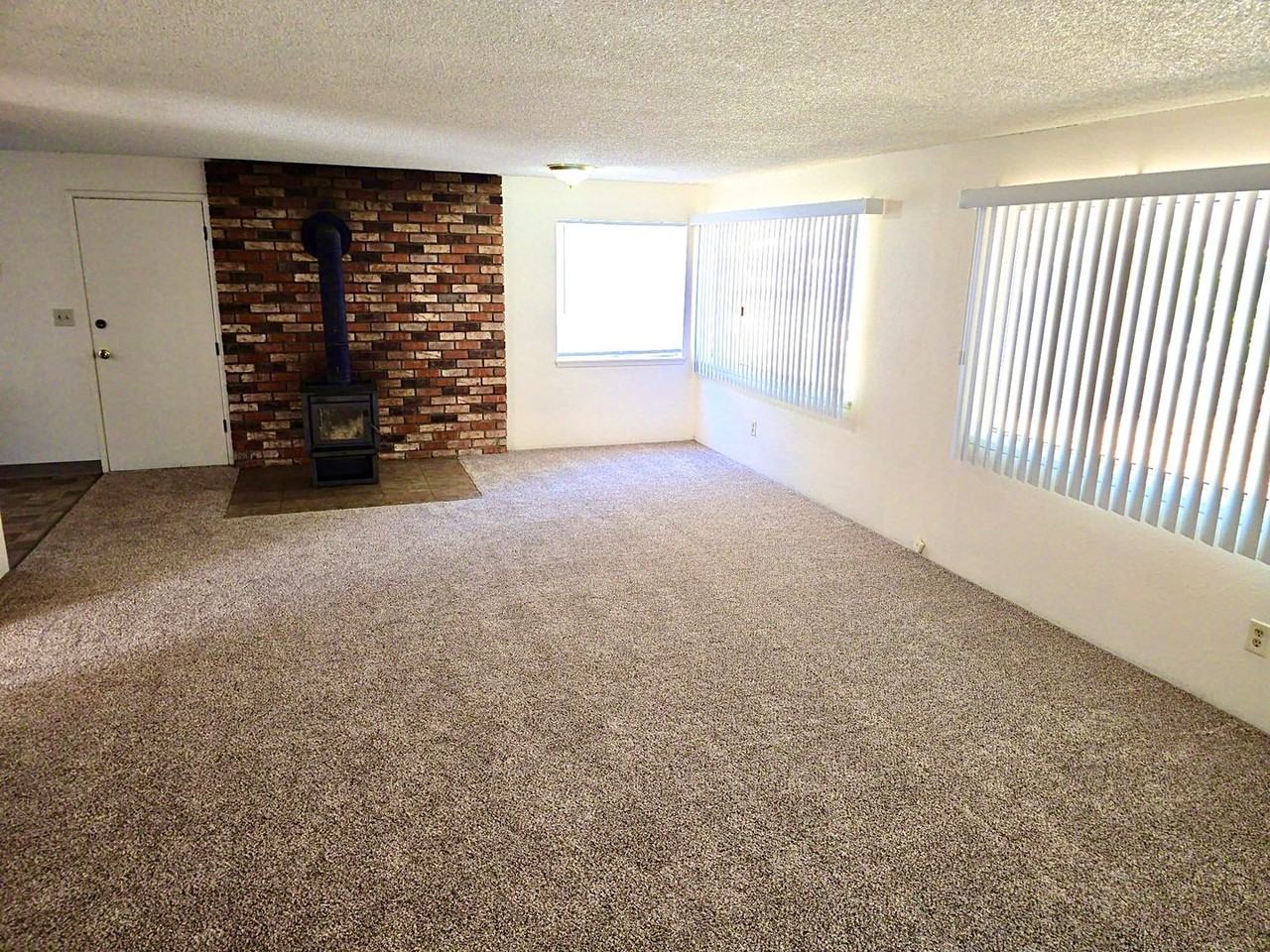 424 5th Ave - Photo 2 of 6
