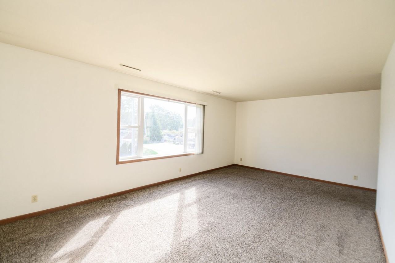 128 S 15th St - Photo 3 of 21