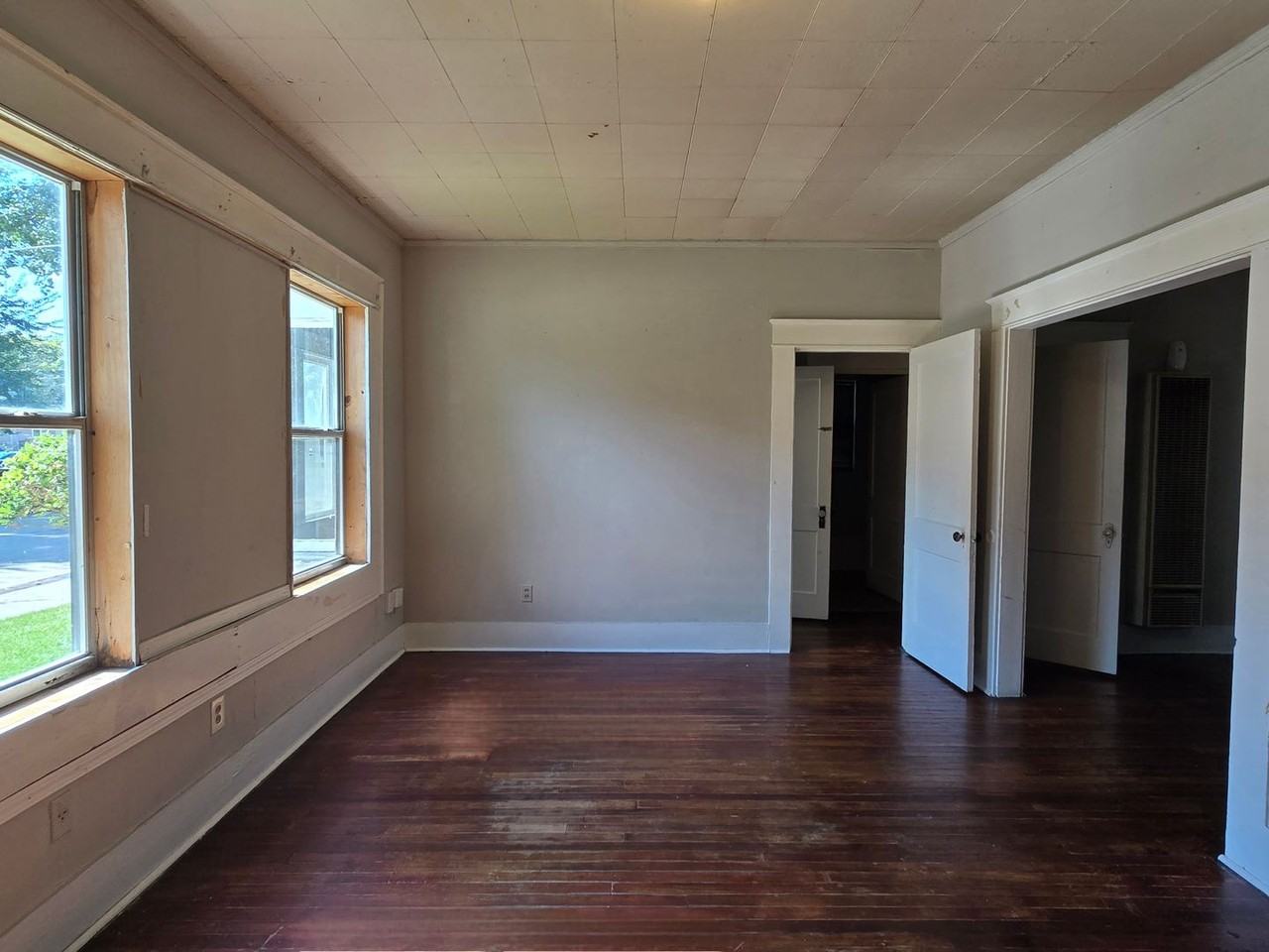 607 18th St - Photo 4 of 8