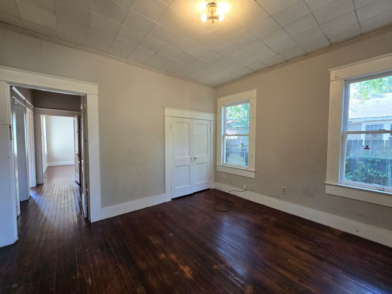 607 18th St - Photo 7 of 8