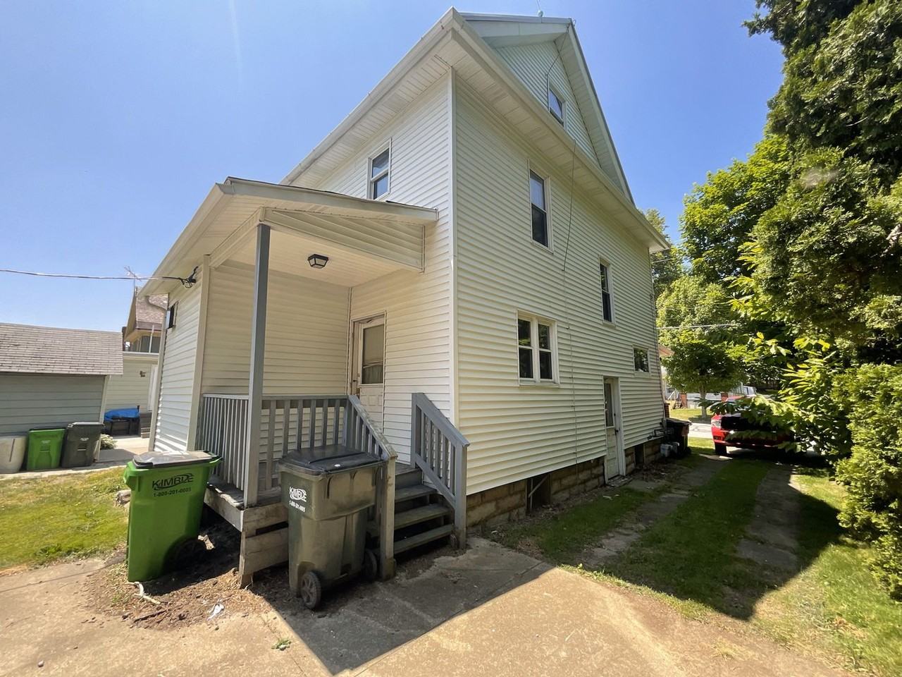 212 Mohican Ave - Photo 2 of 17