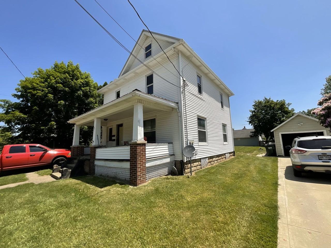 212 Mohican Ave - Photo 3 of 17