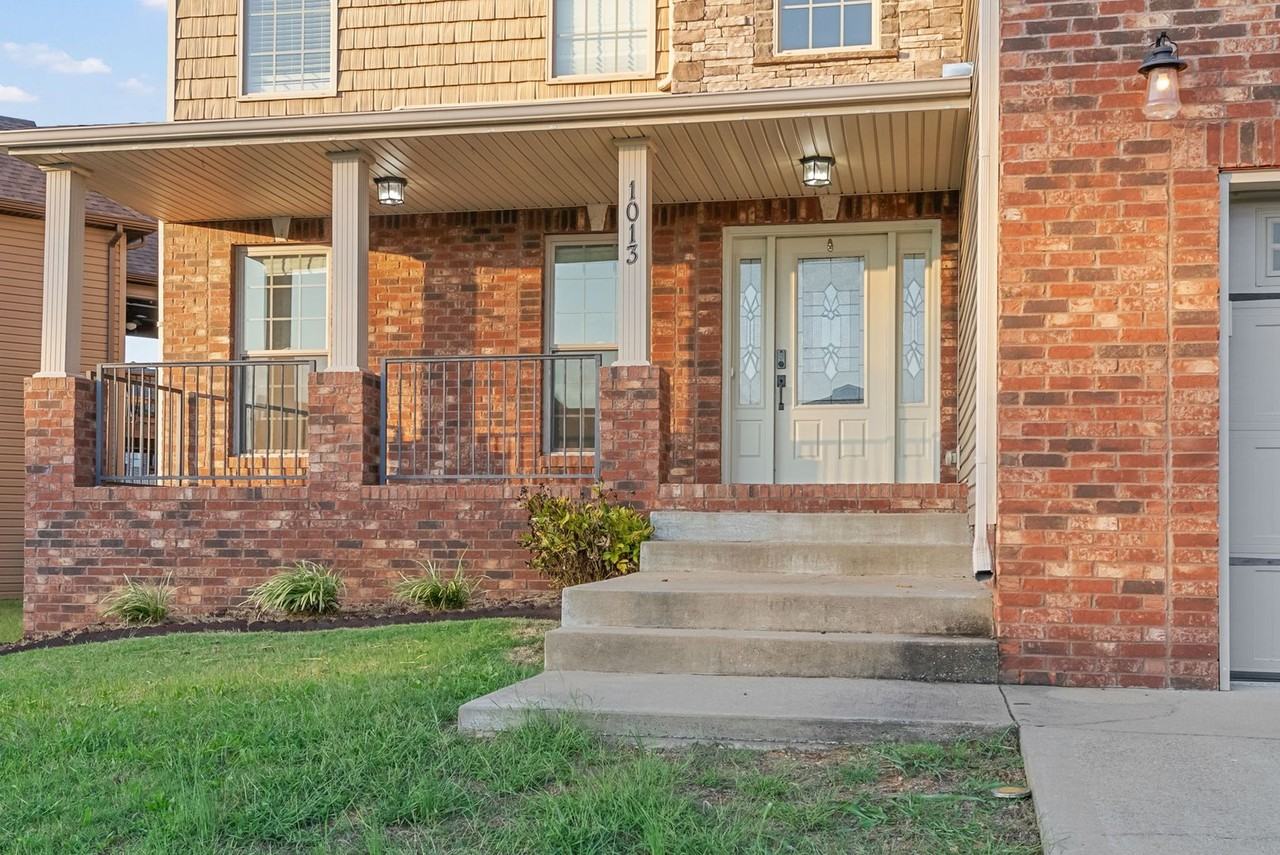 1013 Garner Hills Dr - Photo 3 of 45