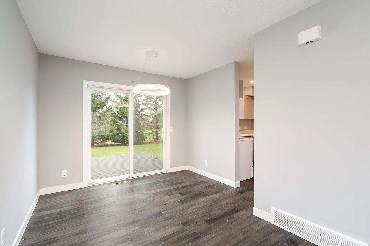 411 Belle Aire Dr - Photo 4 of 15