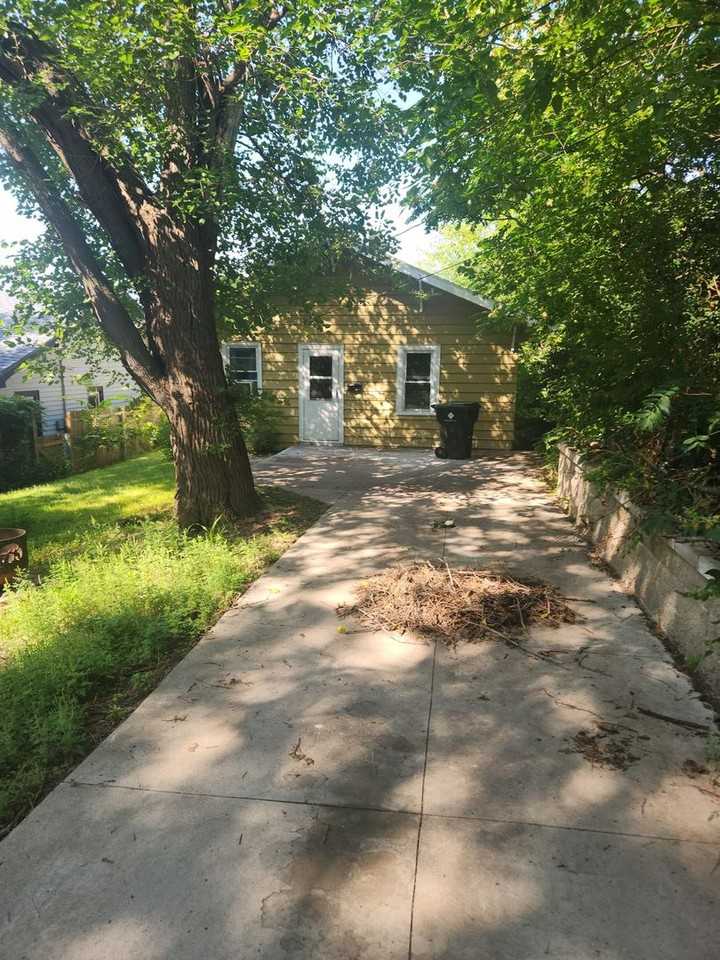 2734 Virginia St - Photo 2 of 7