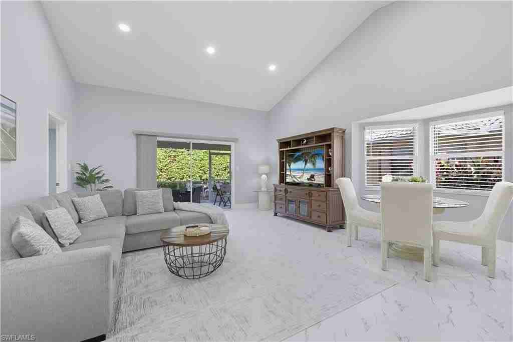 3605 Corinthian Way - Photo 4 of 34