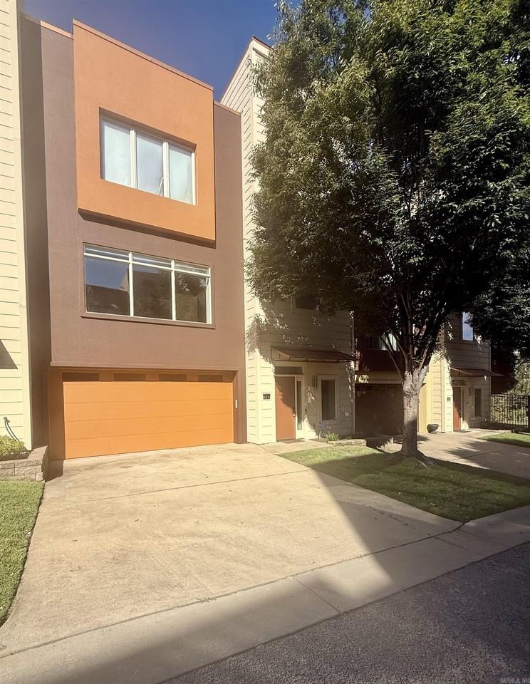 110 Vertical Loft Dr