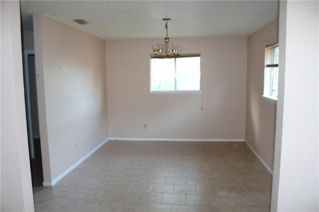 725 Orleans Dr - Photo 2 of 12