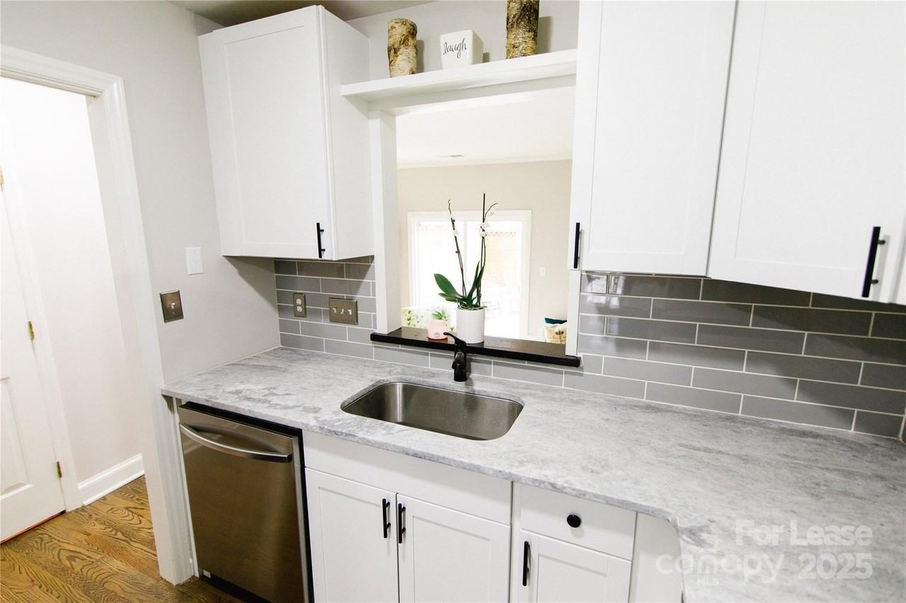 510 N Poplar St Unit B #B - Photo 7 of 36