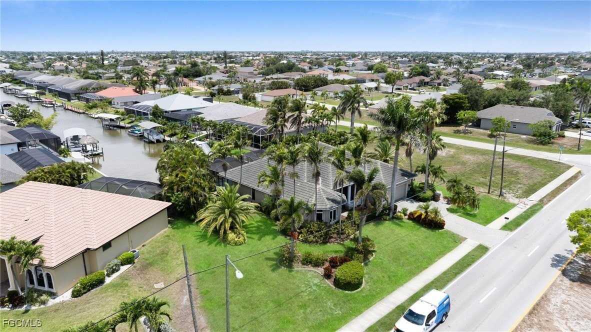 4009 Chiquita Blvd S - Photo 3 of 50