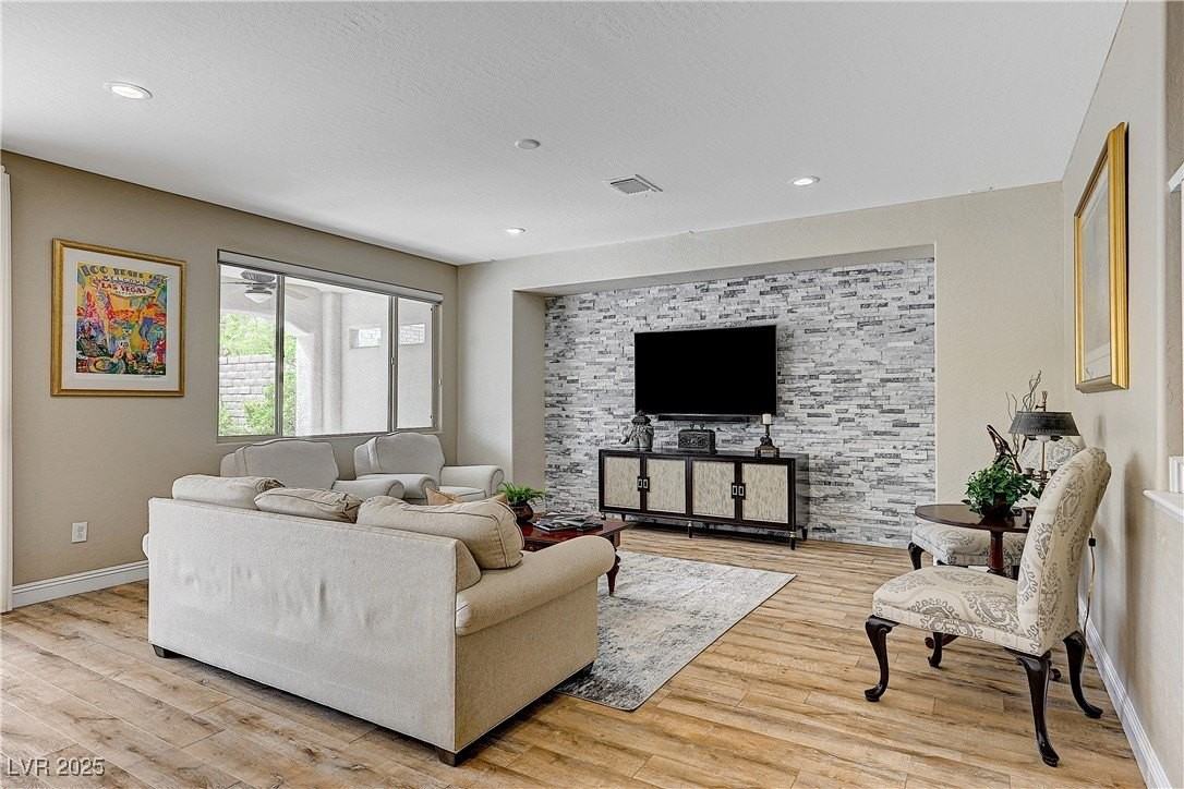 339 Rezzo St - Photo 3 of 50