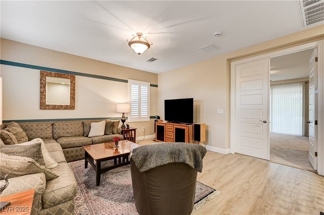 339 Rezzo St - Photo 7 of 50