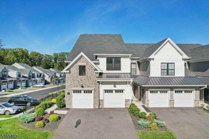 2 Lawrence Lane - Photo 4 of 35